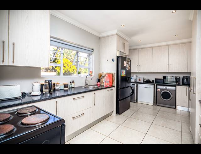 4 BEDROOM FREESTANDING TO LET IN TABLE VIEW